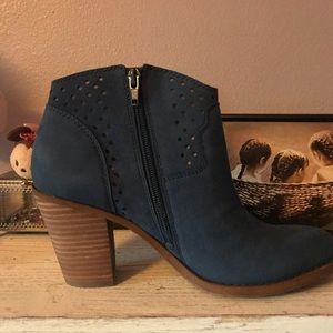 NEW Women’s Lucky brand Eller Dark Chambray Boots.